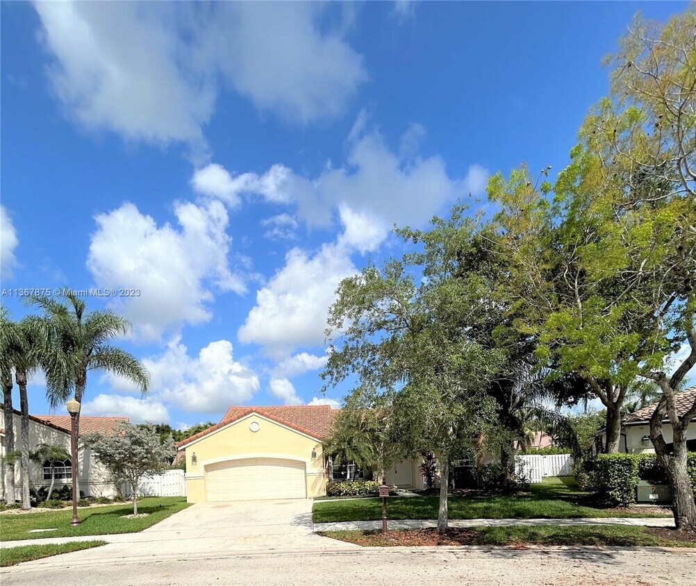 654 Lake Blvd, Weston, FL 33326 House for Rent in Weston, FL