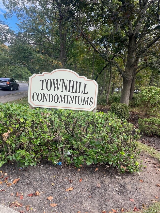 Building Photo - 110 Town Hill Condominium