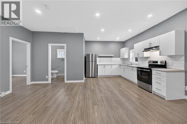 Building Photo - 12 Main St E