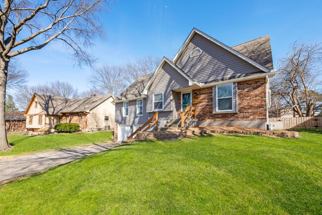 Building Photo - 1404 NW Westwood Dr
