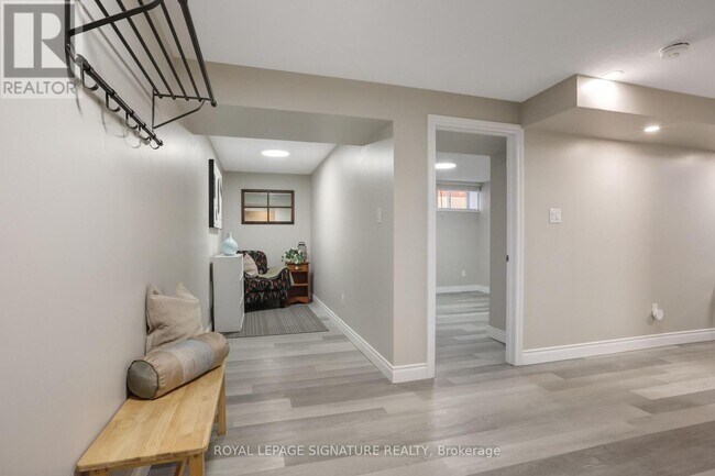 Photo du bâtiment - 1506 Queen's Blvd