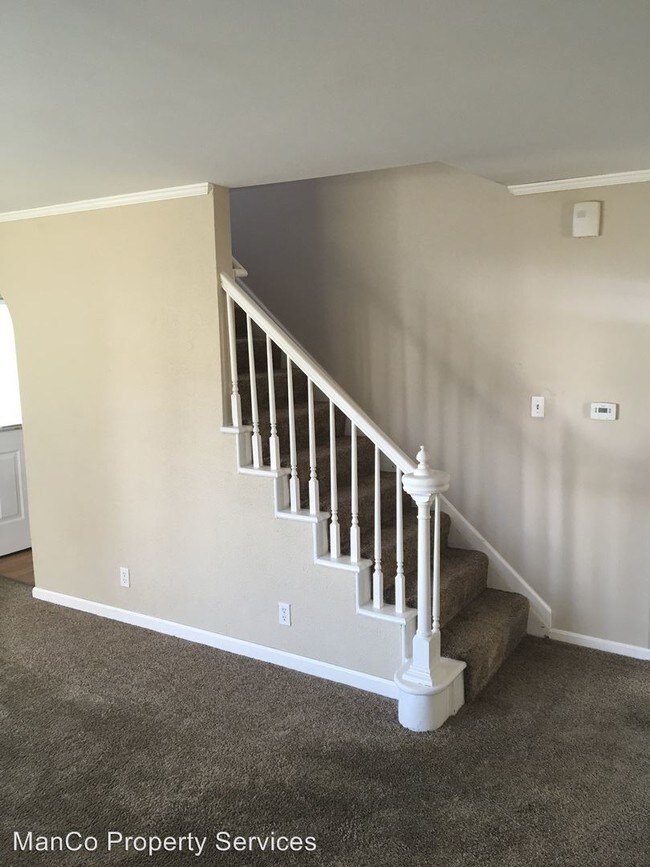 Building Photo - 2116 E Bataan Dr
