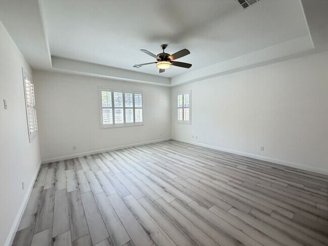 Foto del edificio - First Show: The first open showing is on 6/4 at 4PM. Please be prompt. We will be processing any ...