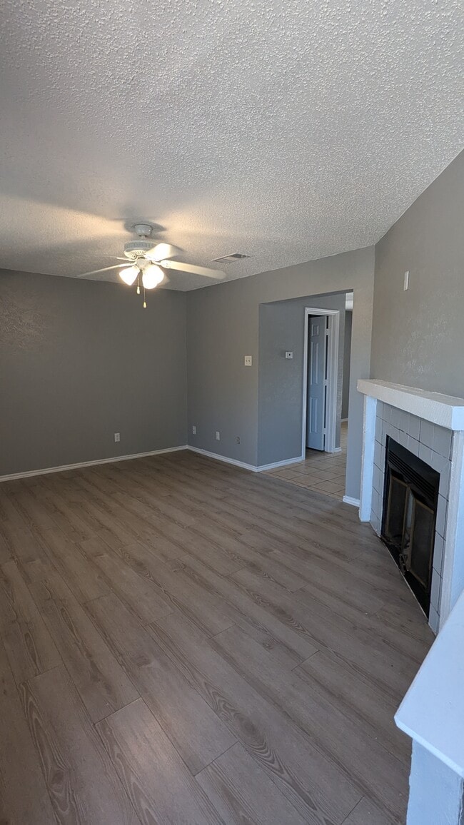 Building Photo - 1003 Vedral Pl