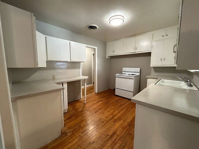 Building Photo - Spacious Home with Convenient Location and...