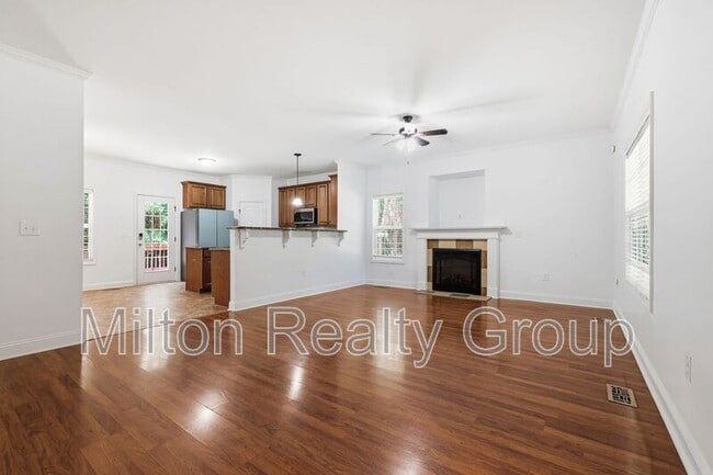 Building Photo - 80 Valor Cir