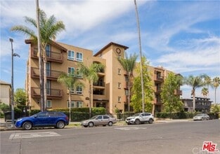 Building Photo - 1401 S St Andrews Pl