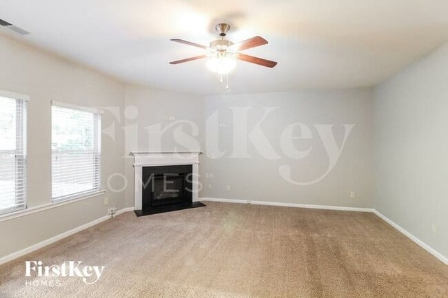 Building Photo - 423 Fredrick Dr