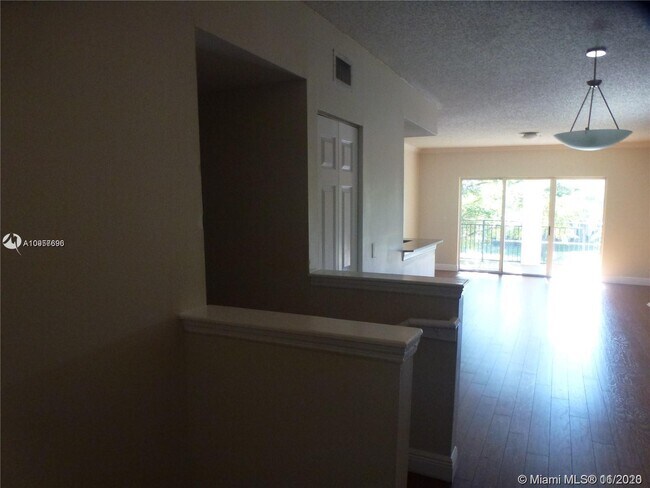 Foto del edificio - 2474  Centergate Dr 204 Miramar Fl 33025