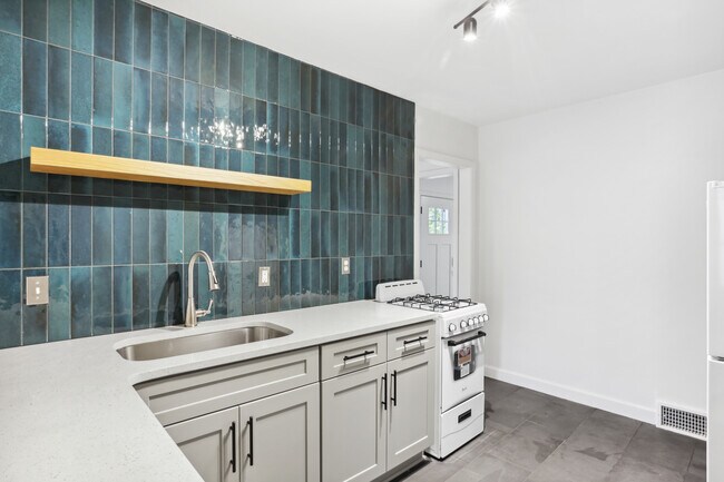 Foto del edificio - 639 Burke Rd NE