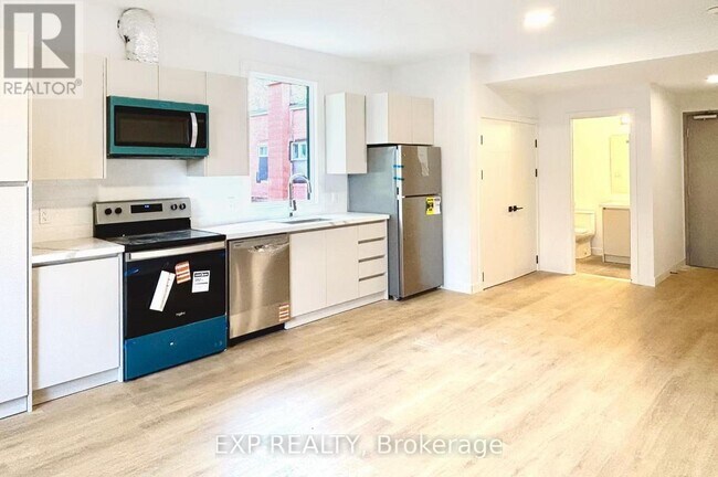 Photo du bâtiment - 135 Sweetland Ave