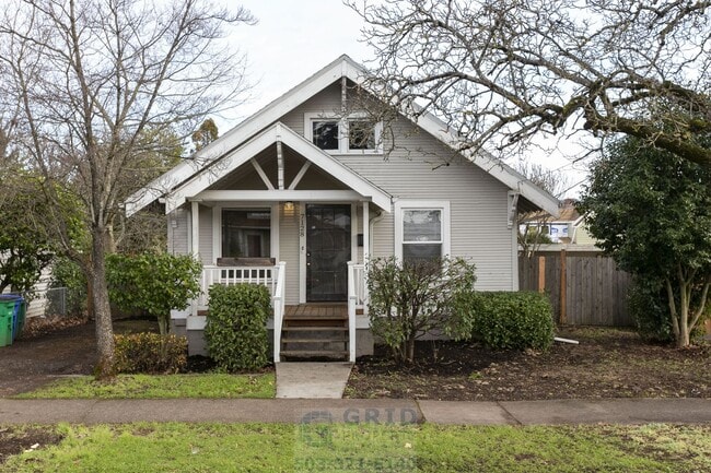 Building Photo - 2 Bedroom Craftsman Home Available - Southeast Portland!