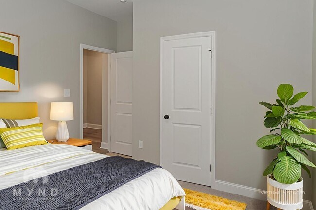 Building Photo - 235 Irish Hl Dr