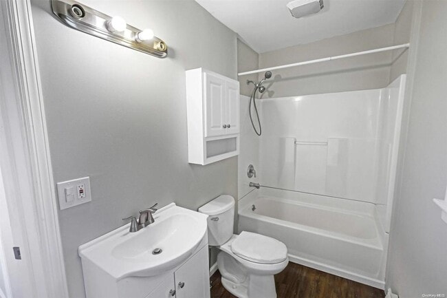 Foto del edificio - 787 Smithtown Ave