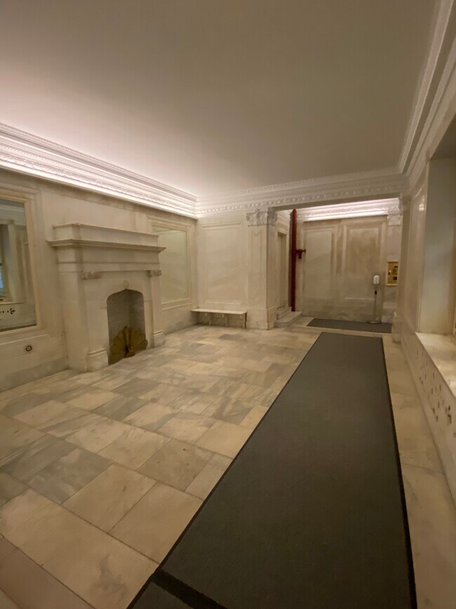 Building Photo - 340 W 86th St
