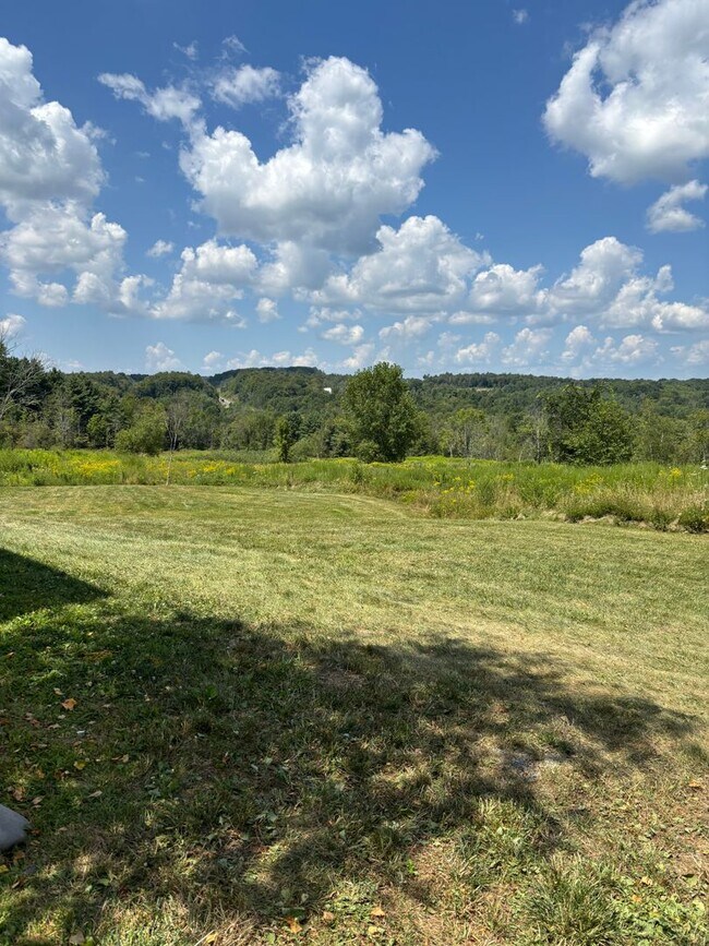 Foto del edificio - 663 Sterling Rd