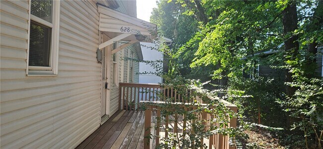 Foto del edificio - 628 Whitham Ave