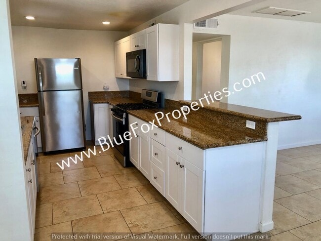 Building Photo - 1437 E Manlove St