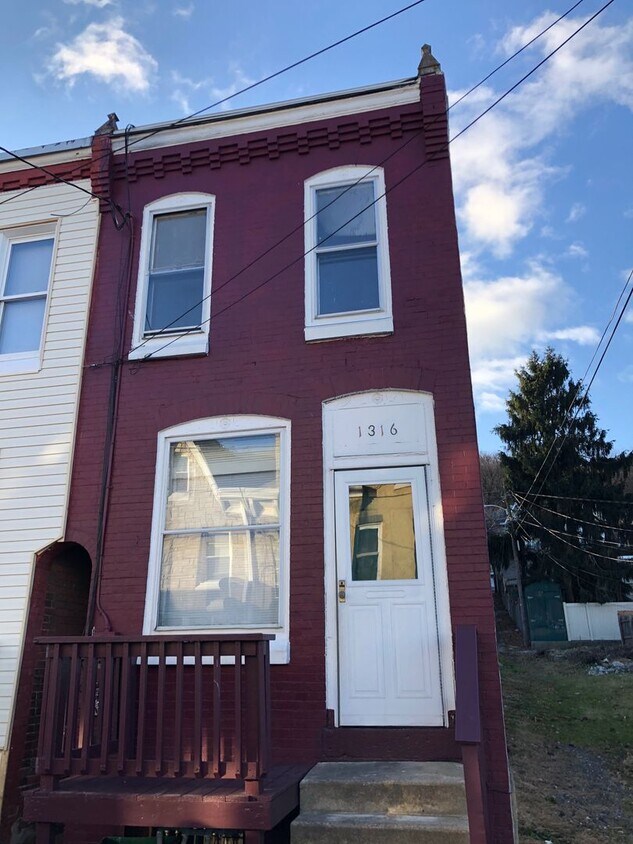 Foto principal - Two bedroom one bath w central air