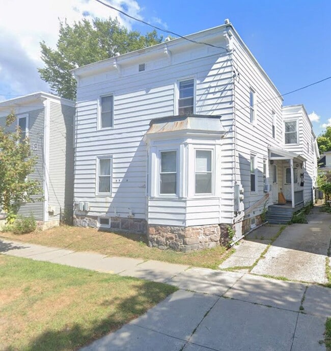 Building Photo - 62 Intervale Ave