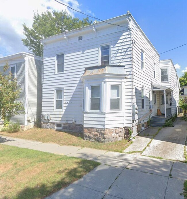 Building Photo - 62 Intervale Ave