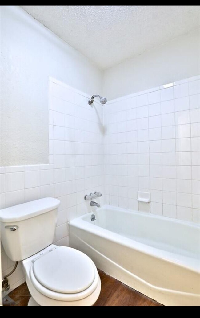 Building Photo - 310 Somerset Pl