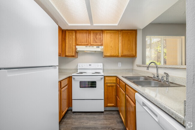 The Roma 2BR, 1BA - 840SF - Kitchen - Toscana