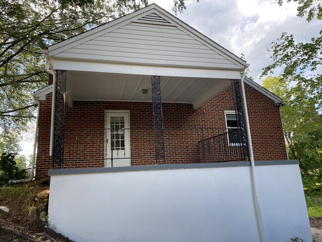 Side profile of the house and porch area. - 2028 Westover Dr