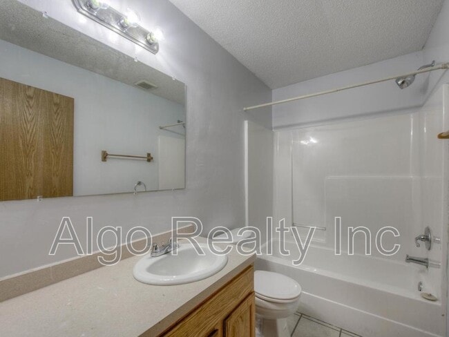 Building Photo - 2931 N Aldrich Ave