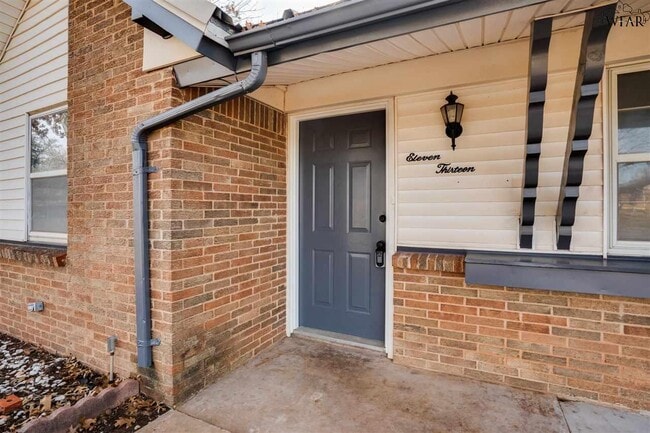 Building Photo - 1113 Lincoln Dr