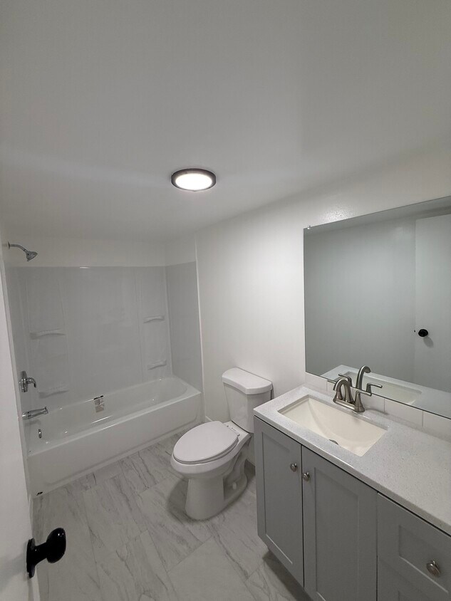 Foto principal - 18312 Hollister Rd
