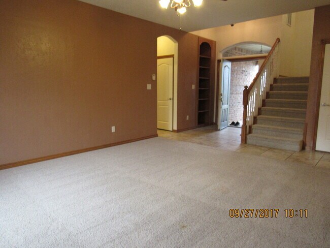 Foto del edificio - TWO STORY HOME LOCATED IN THE SILVER CREEK...