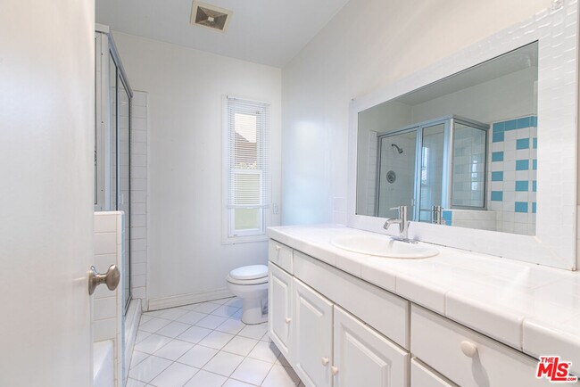 Foto del edificio - 1628 Benedict Canyon Drive