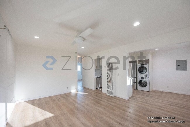 Building Photo - Unit