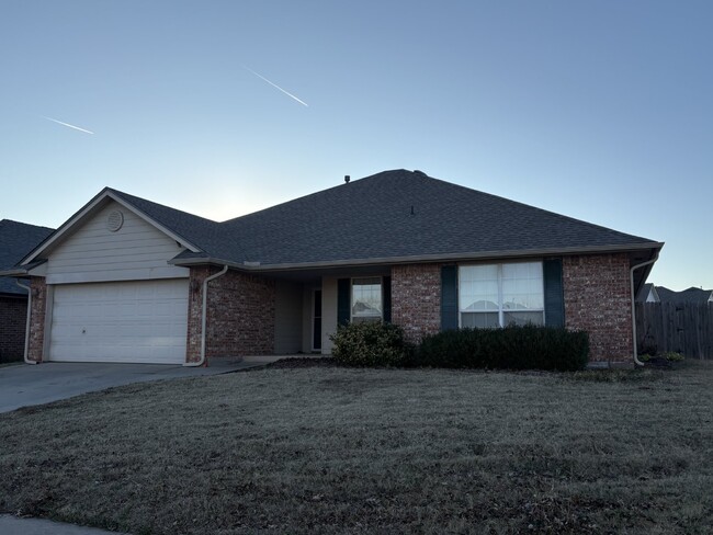 Foto del edificio - Four bedroom home in Central Norman