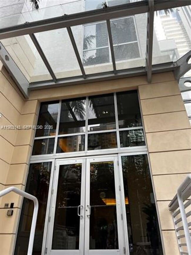 Building Photo - 1060 Brickell Ave