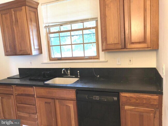 Building Photo - 4843 Butterworth Pl NW
