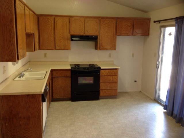 Building Photo - House For Rent in Modesto