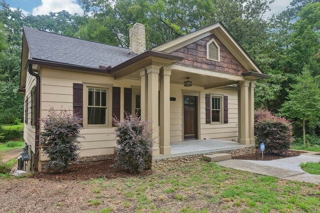 Foto del edificio - 1597 Frazier Rd