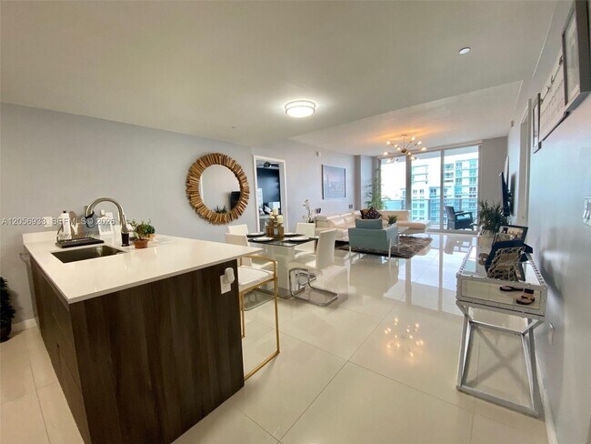 Foto del edificio - 488 NE 18th St