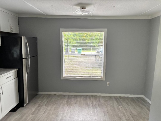 Building Photo - 157 Coombs Ave SE