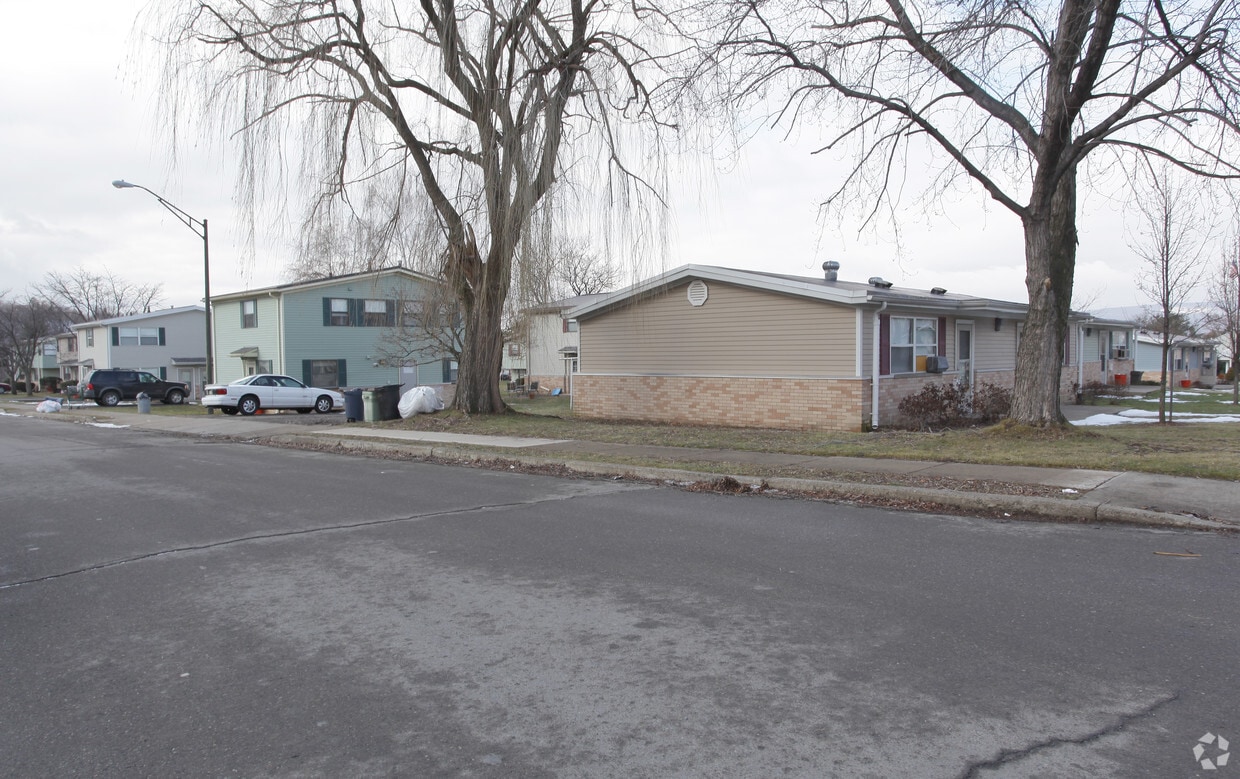 Building Photo - Veterans Drive