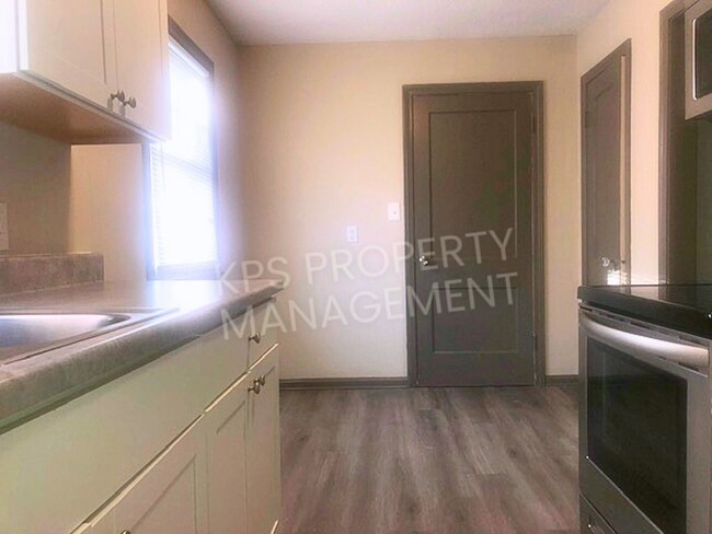 Foto del edificio - 2561 South Hydraulic Avenue