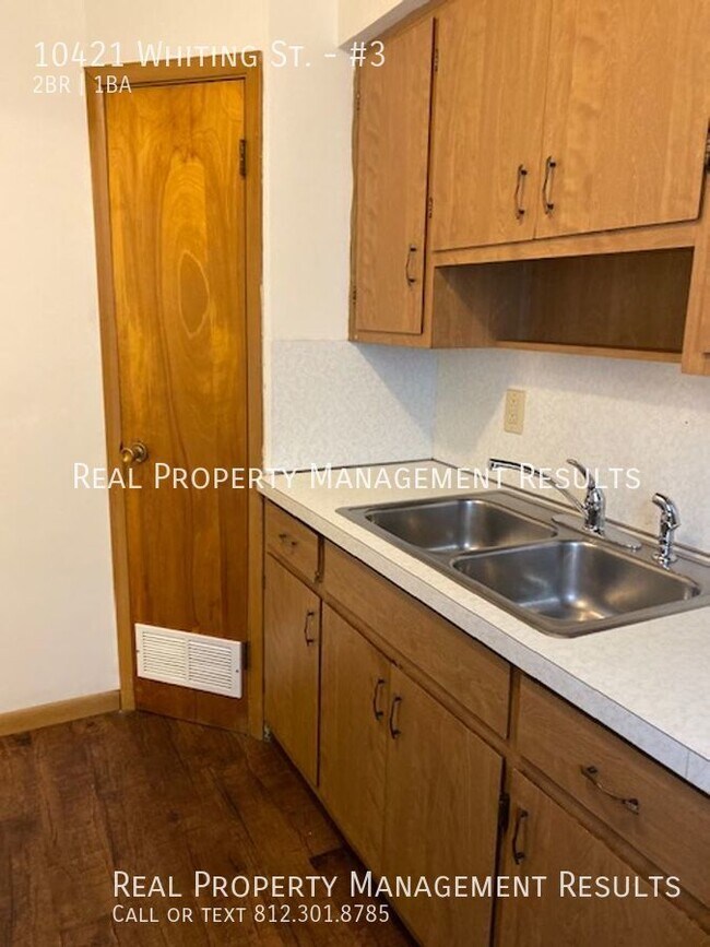 Foto del edificio - 10421 Whiting St