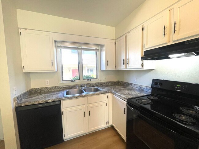 Building Photo - Nice townhome in Prescott