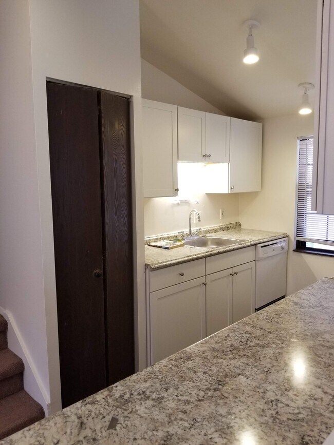Kitchen - 1030 N 20th St