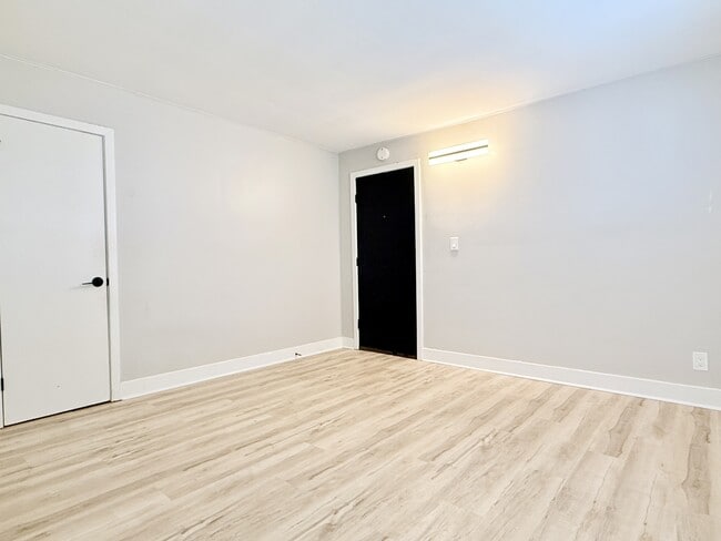 Building Photo - 308 Askin Ave