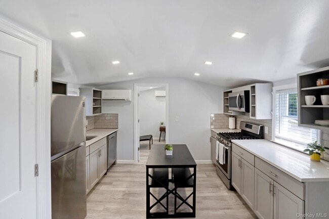 Foto del edificio - 108 Sheridan Ave