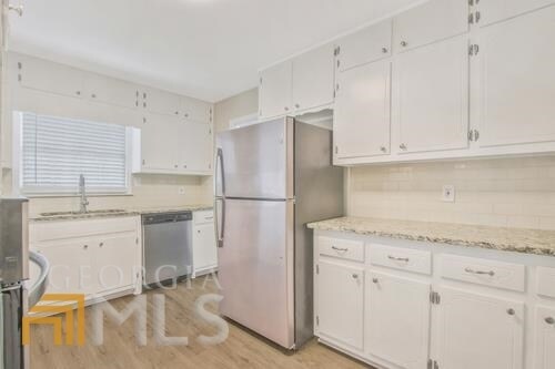 Foto del edificio - 3190 Rockview Dr