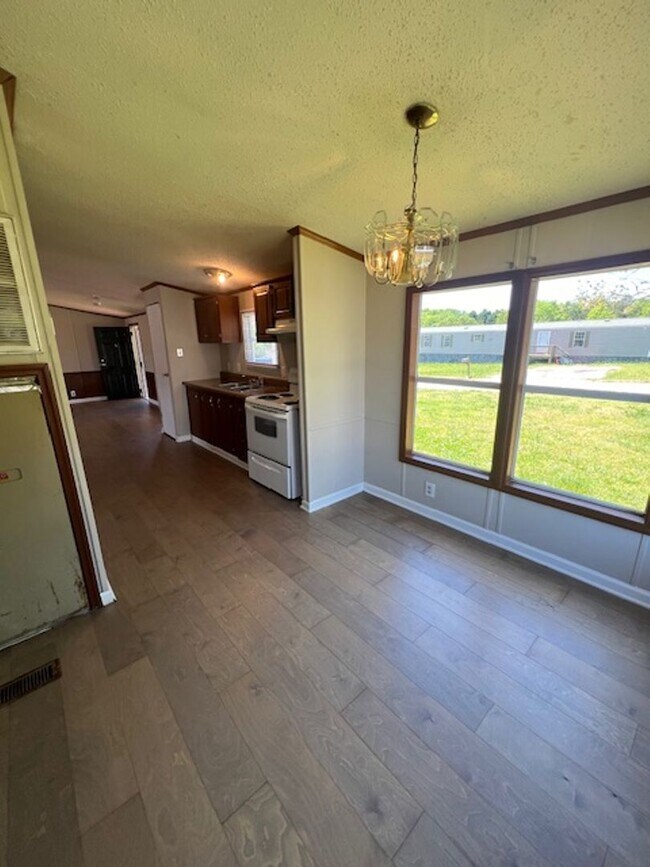 Foto del edificio - Beautiful 4 bed/2 bath with large yard